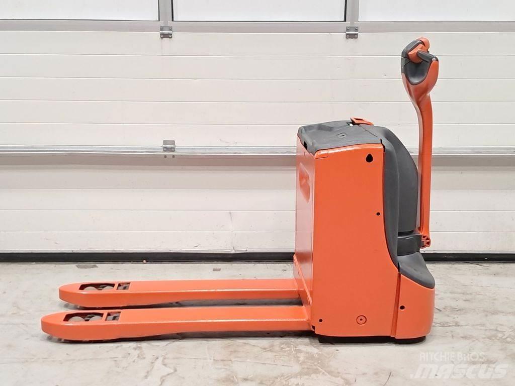 Linde T16 Lavansiirtotrukit