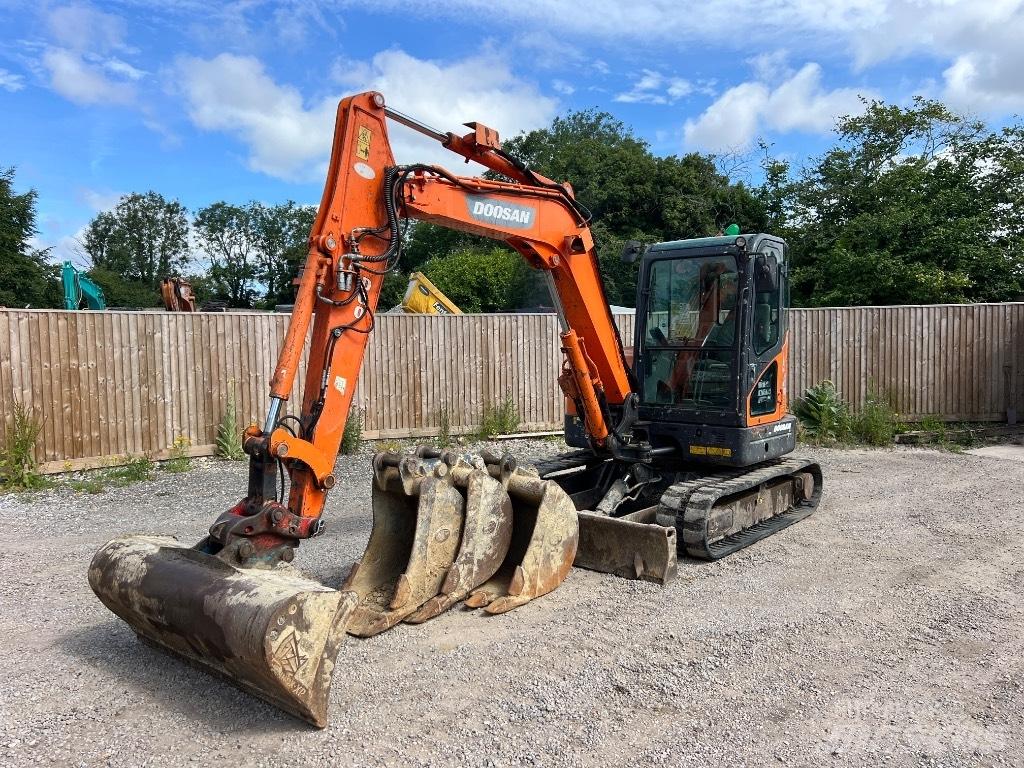 Doosan DX 63-3 Minikaivukoneet < 7t