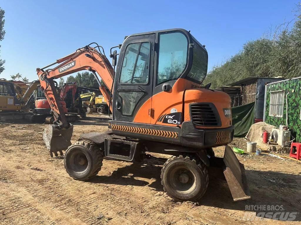 Doosan DX60W Minikaivukoneet < 7t