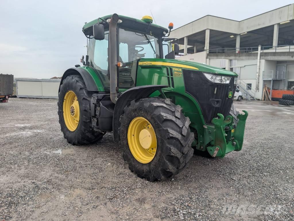 John Deere 7230 R Traktorit