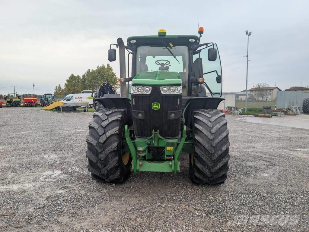 John Deere 7230 R Traktorit