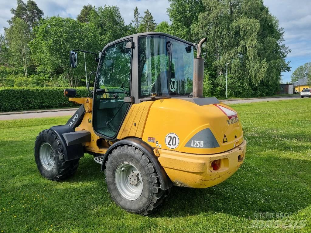 Volvo L25B Liukuohjatut kuormaajat