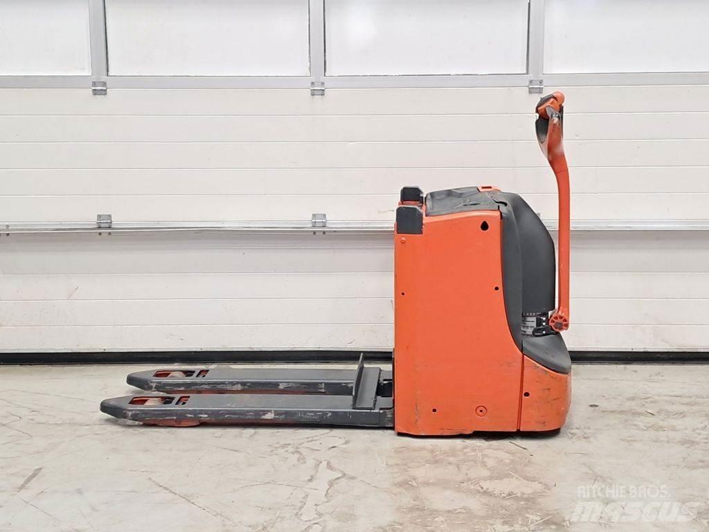 Linde T16L Lavansiirtotrukit