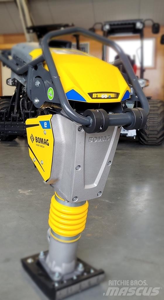 Bomag BT 60e Tärylevyt
