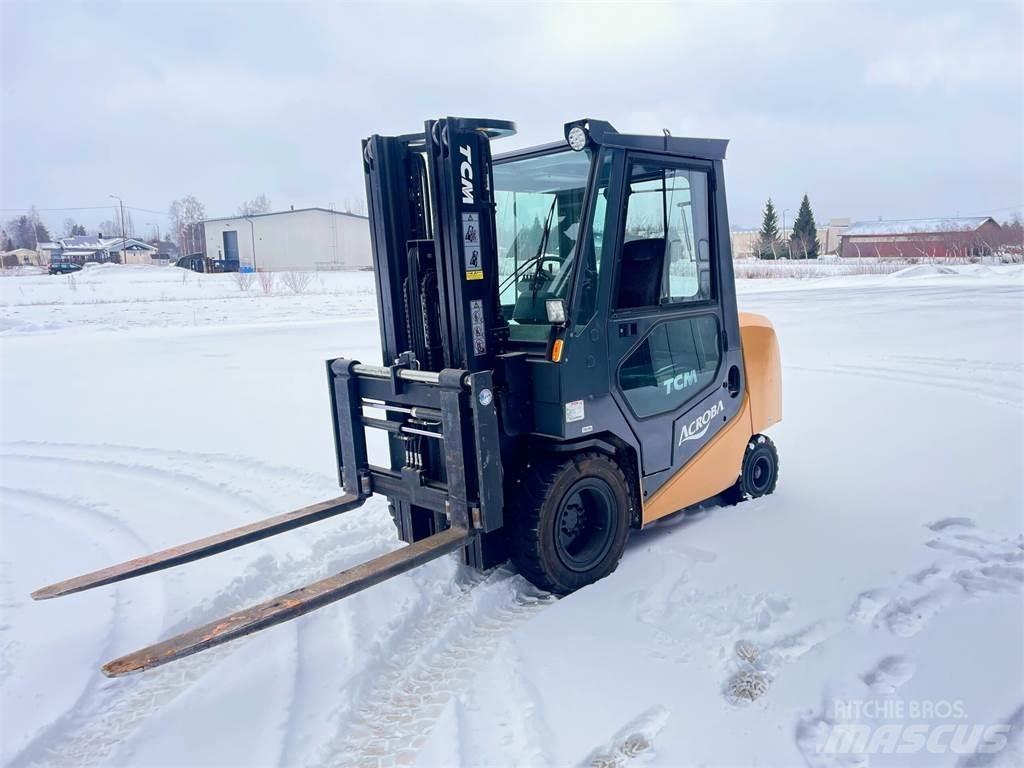 TCM FA 30D ACROBA Dieseltrukit