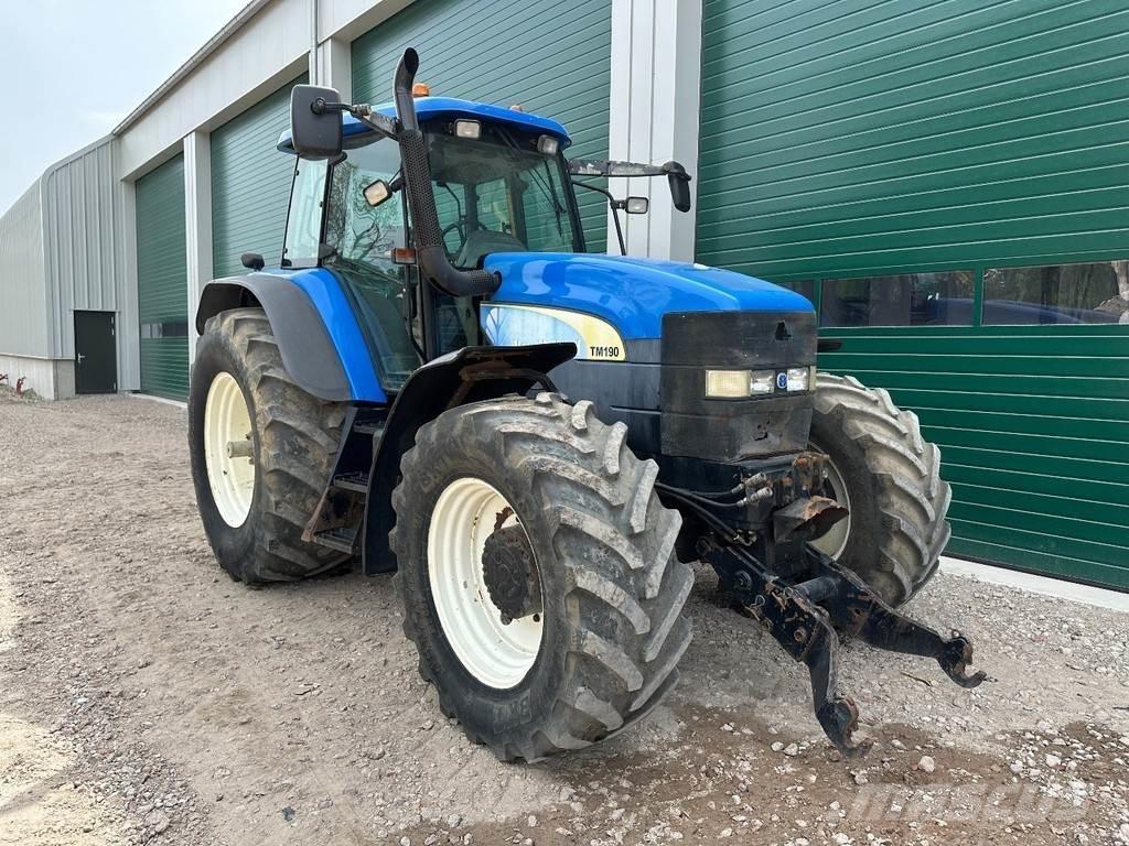 New Holland TM 190 Traktorit
