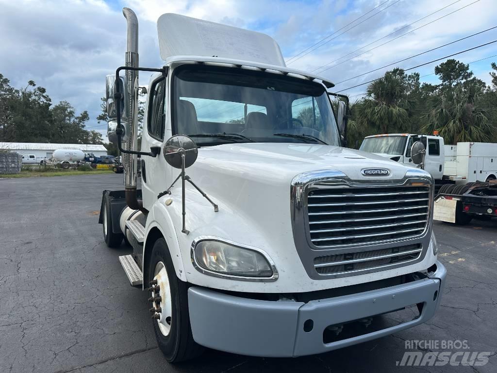 Freightliner M2 112 Vetopöytäautot