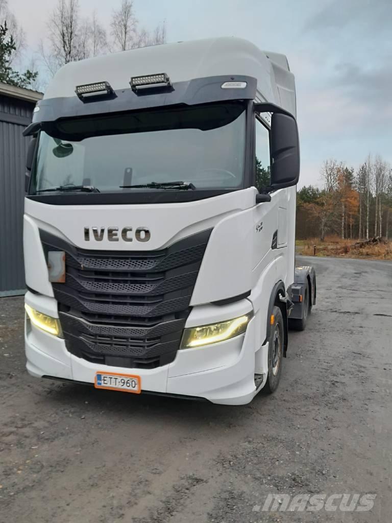 Iveco S-Way AS 440 Vetopöytäautot