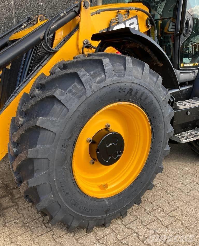 JCB 4 CX Kaivurikuormaajat
