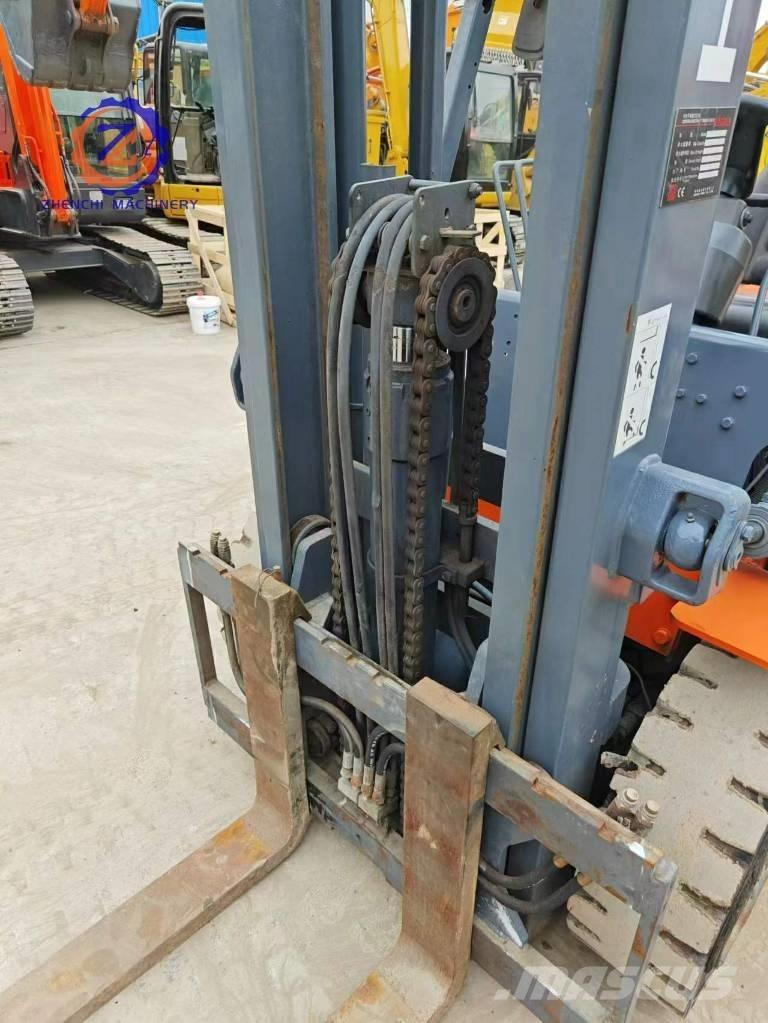 Heli CPCD 30 Dieseltrukit