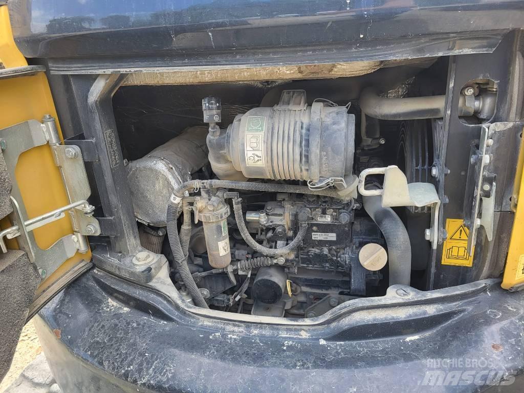 Komatsu PC26MR-3 Minikaivukoneet < 7t