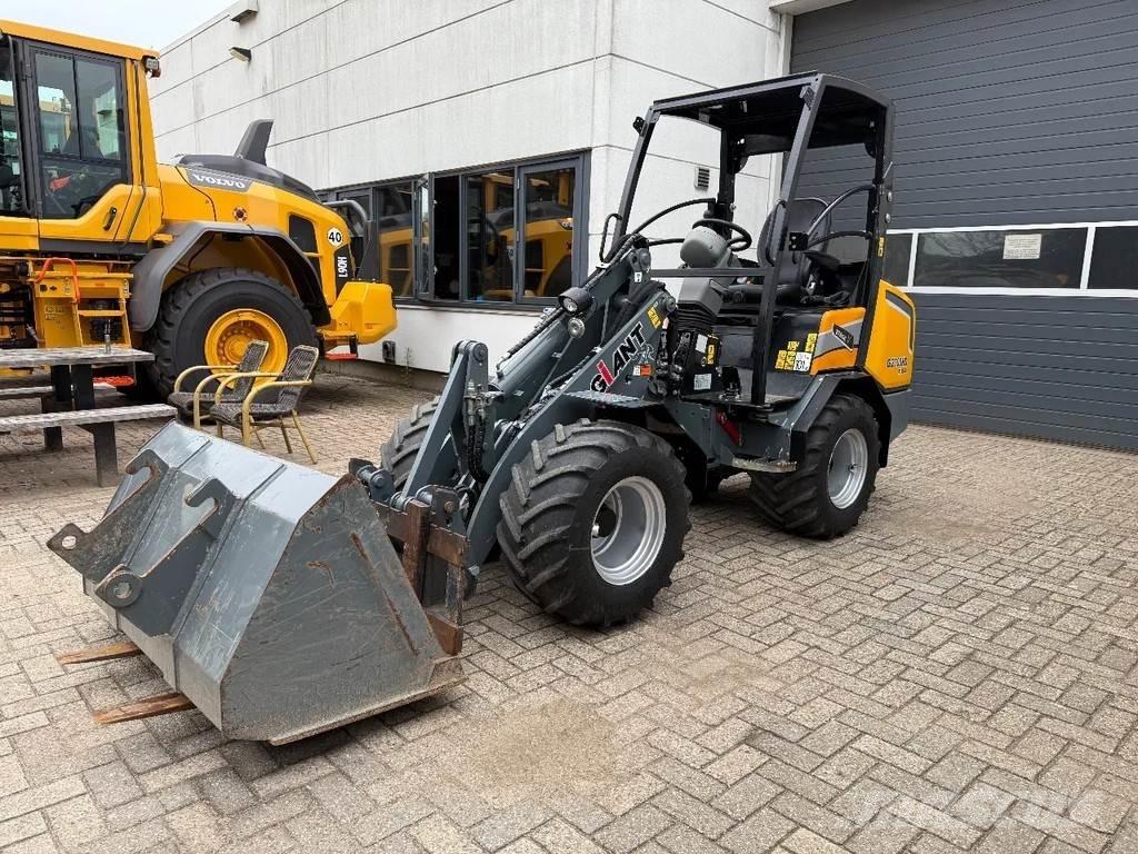 GiANT G2700 Pyöräkuormaajat