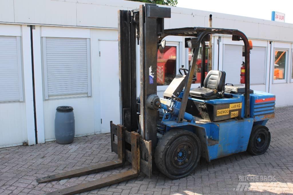 Daewoo D 40 S Dieseltrukit