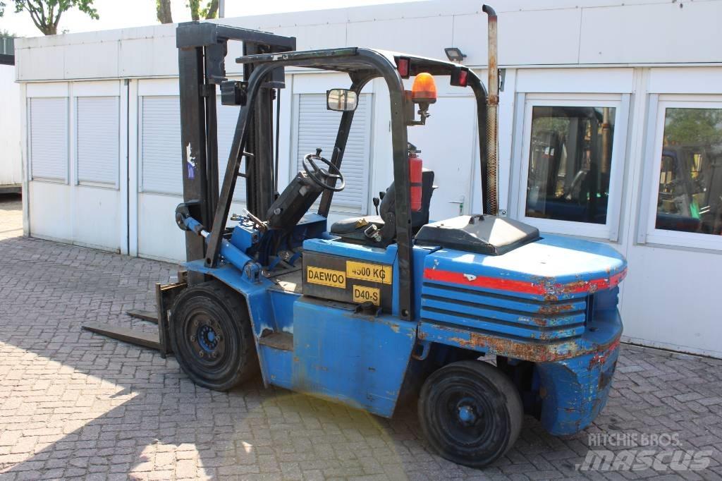 Daewoo D 40 S Dieseltrukit