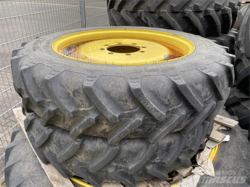 BKT 270/95R32 Renkaat ja vanteet
