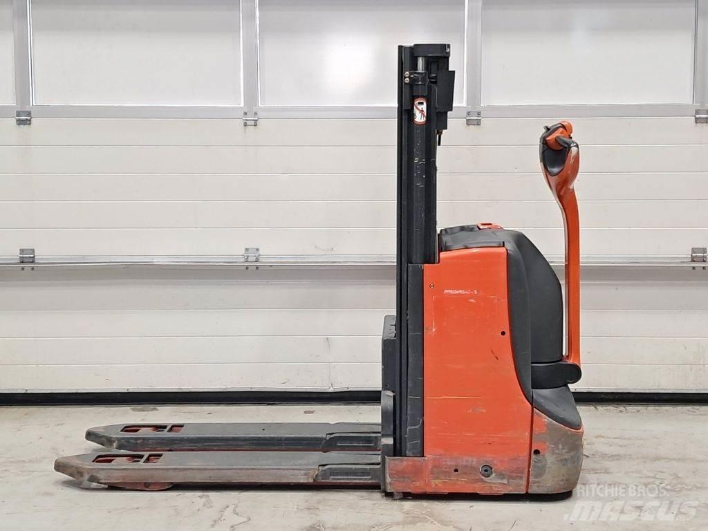 Linde D08 Käyden ajettavat pinoamistrukit