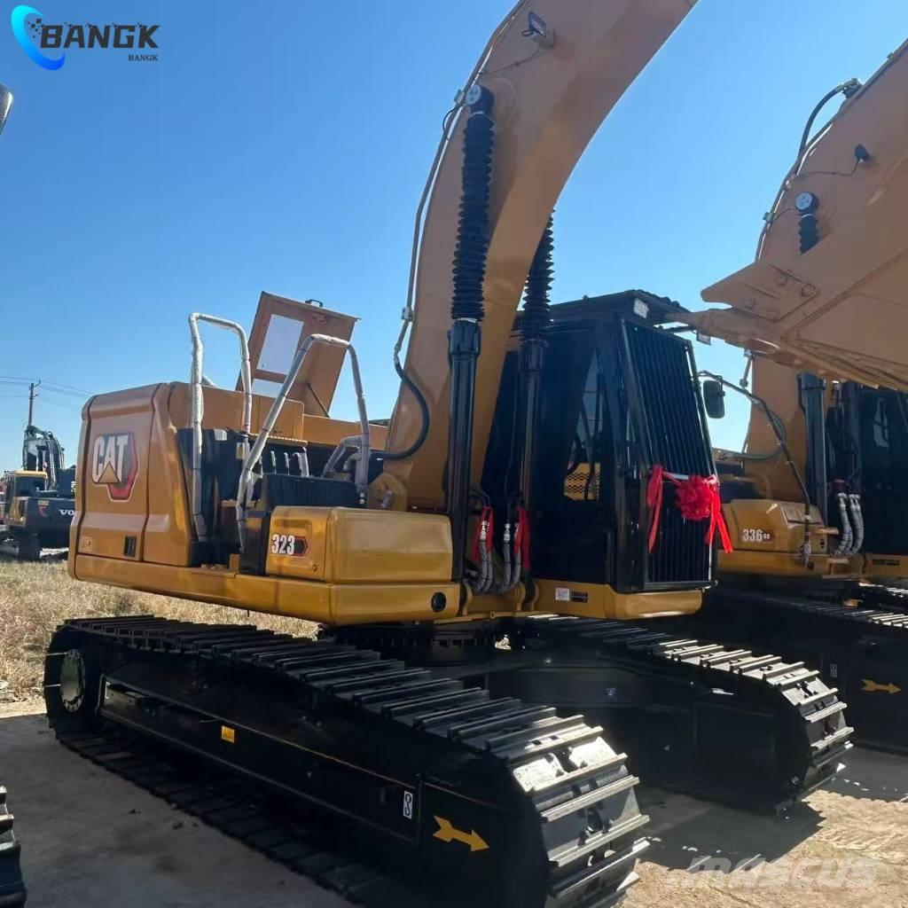 CAT 323 Telakaivukoneet