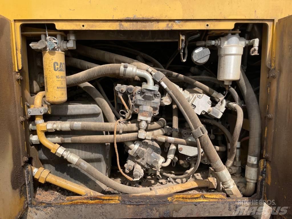CAT AP555F Asfalttikoneet