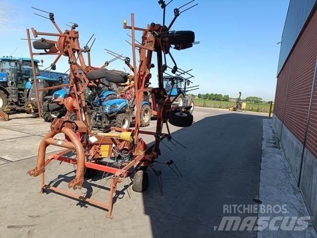 Kuhn GF8501 MH Pöyhimet ja haravat
