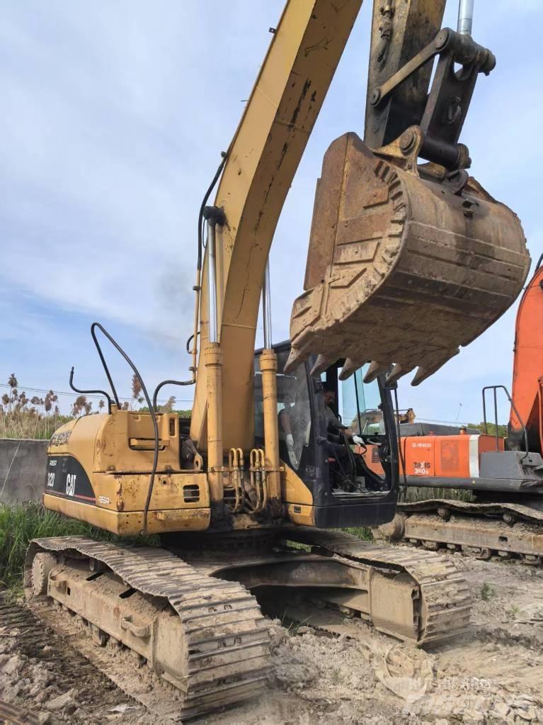 CAT 320 C Telakaivukoneet
