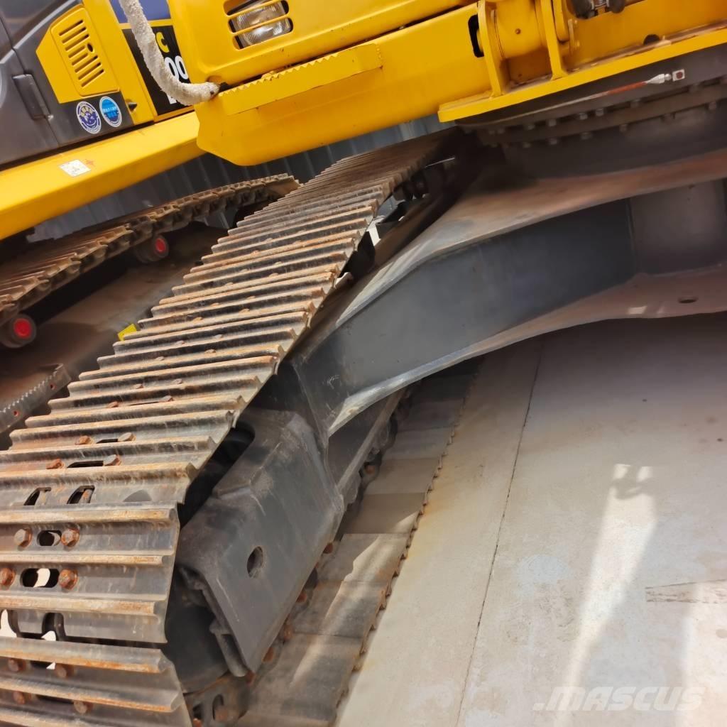 Komatsu 200 LC Telakaivukoneet