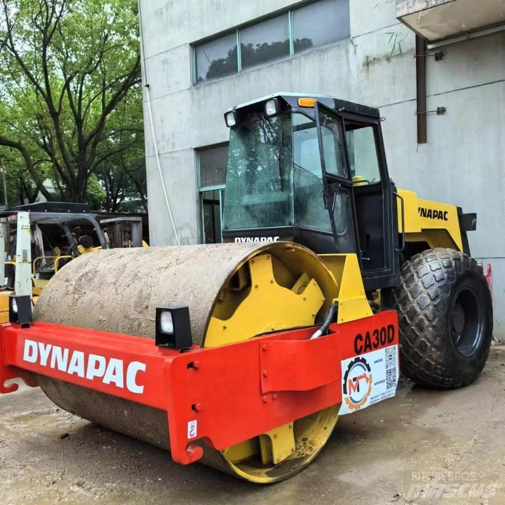 Dynapac CA30D Yksivalssijyrät