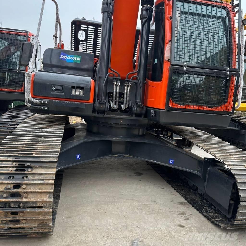 Doosan DX225LC-9C Telakaivukoneet