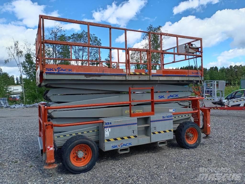 SkyJack SJ 9250 Saksilavat