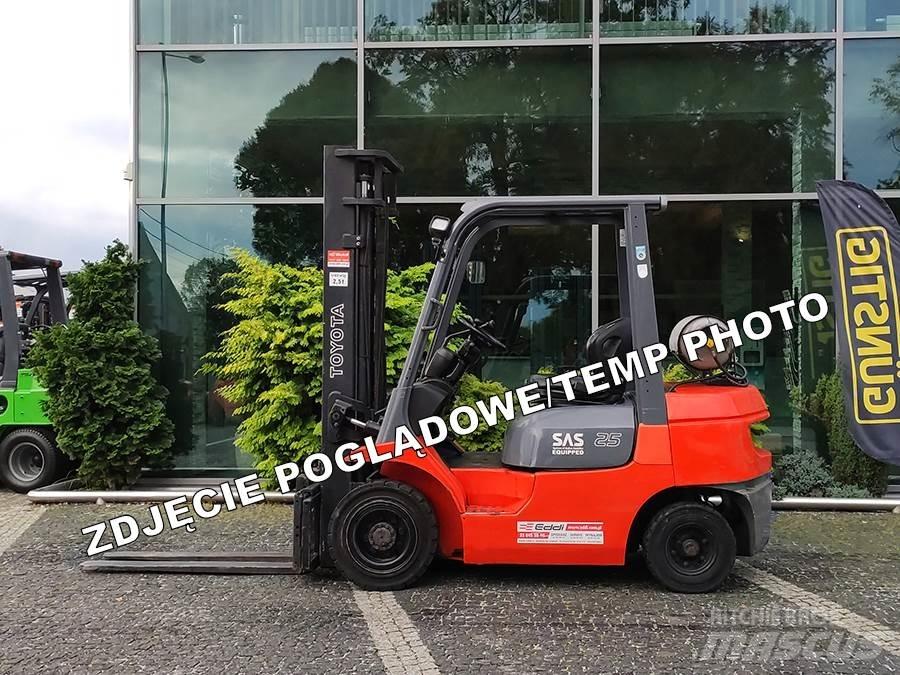 Toyota 42-7FGF25 Nestekaasutrukit
