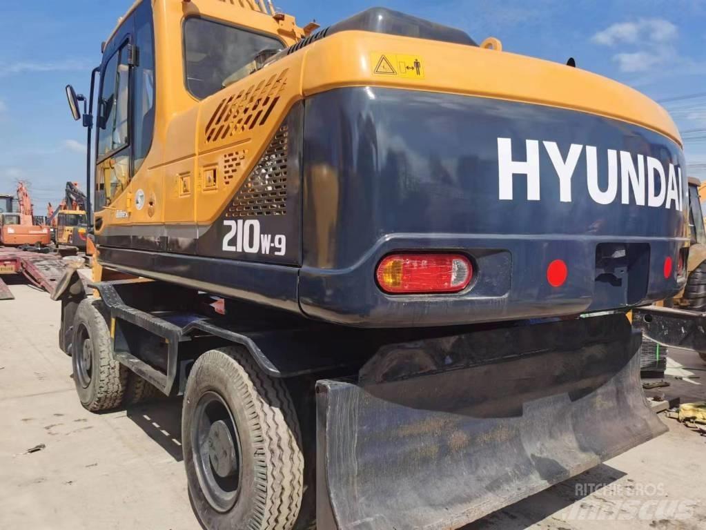 Hyundai R210W-9 Pyöräkaivukoneet