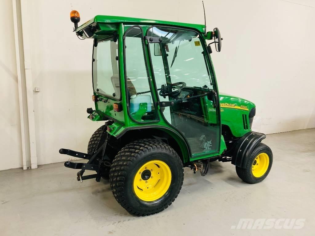 John Deere 2320 Taajamatraktorit