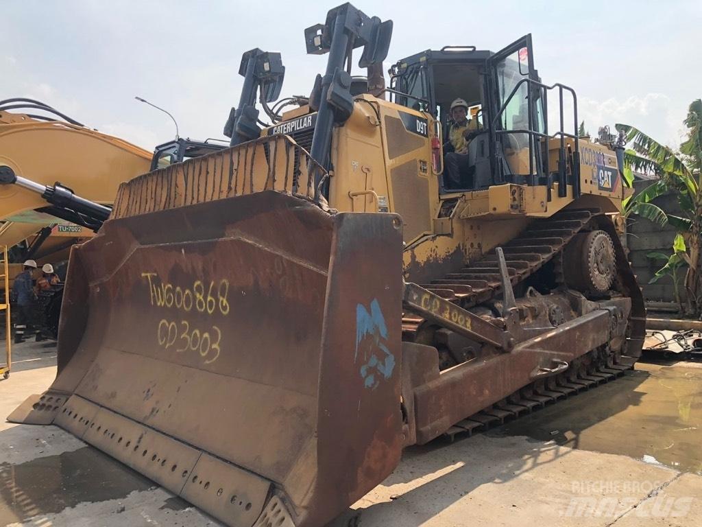 CAT D9T Telaketjupuskutraktorit