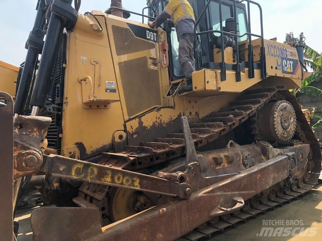 CAT D9T Telaketjupuskutraktorit