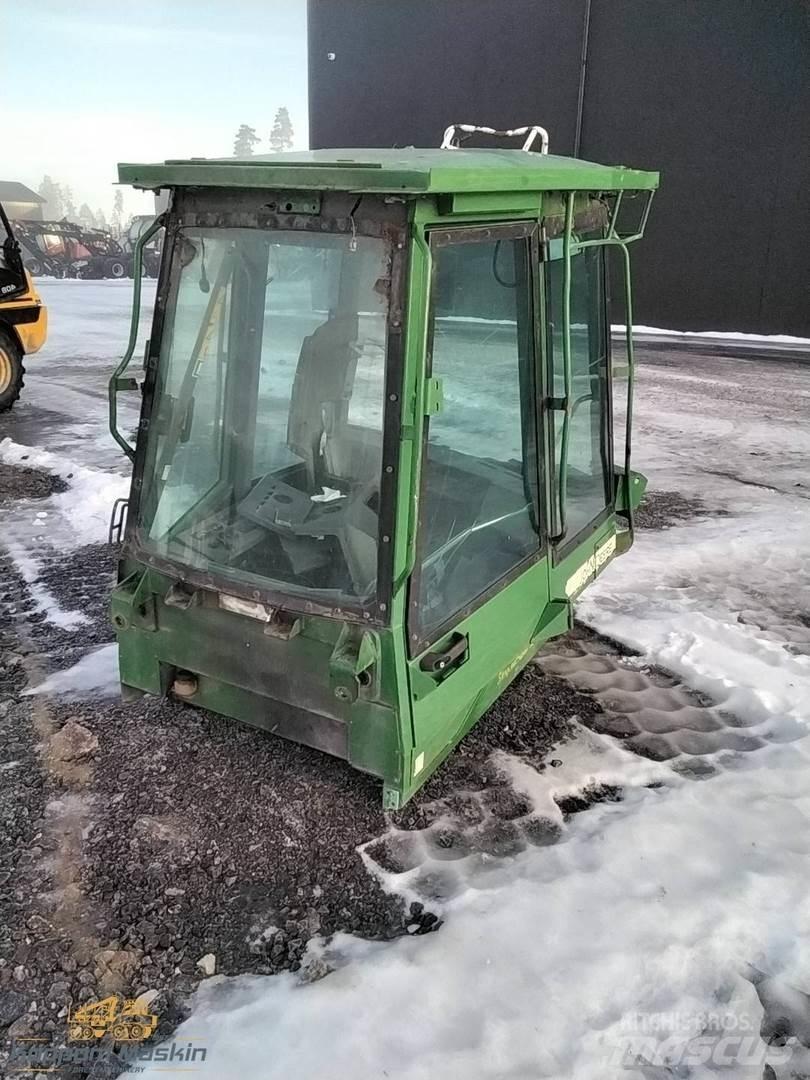 John Deere 1710 Ohjaamo ja sisusta