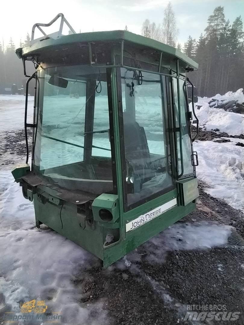 John Deere 1710 Ohjaamo ja sisusta