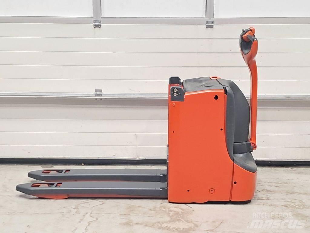 Linde T16L Lavansiirtotrukit