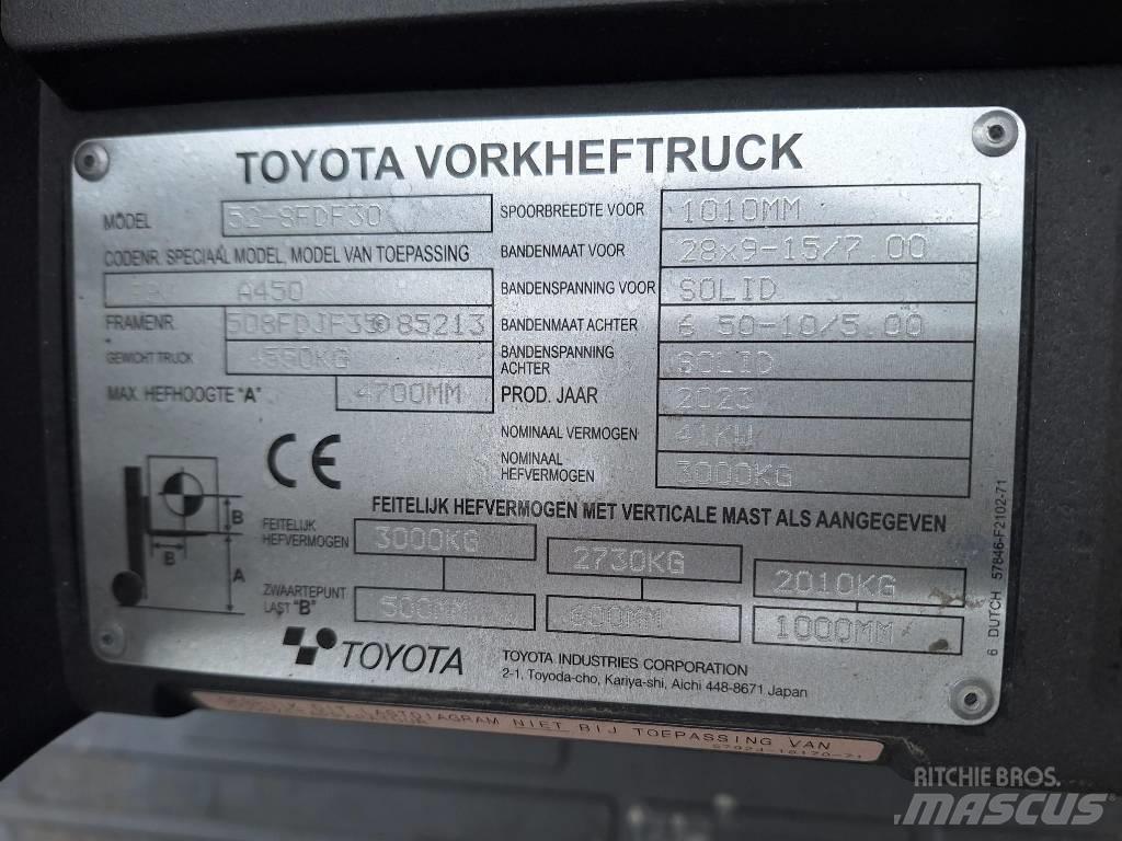 Toyota 52-8 FD F 30 Dieseltrukit