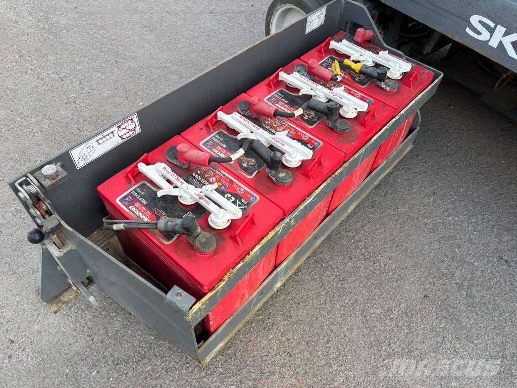 SkyJack SJ III 3219 Saksilavat