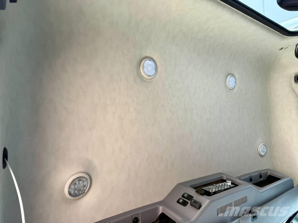 Mack Pinnacle Vetopöytäautot