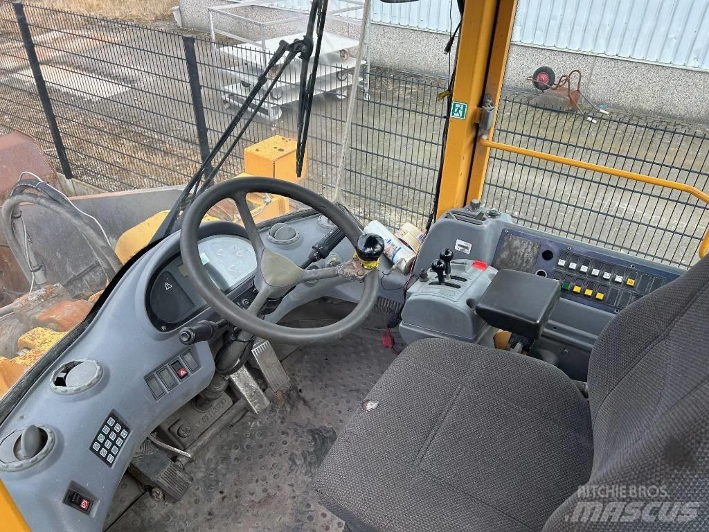 Volvo L 220 E Pyöräkuormaajat