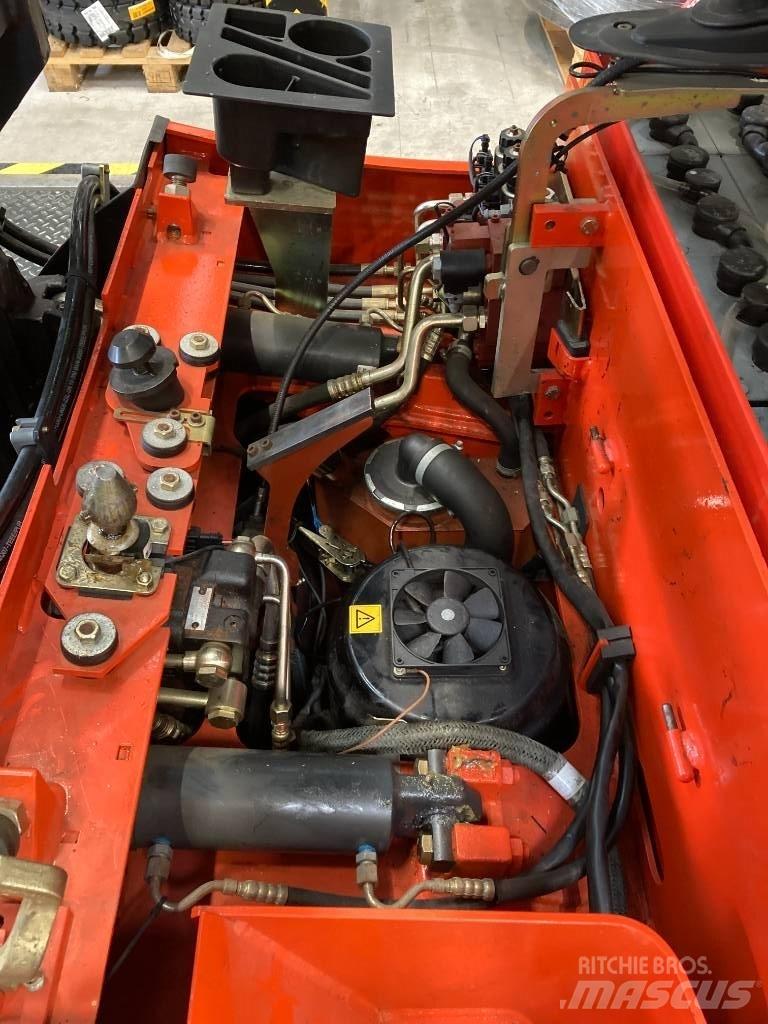 Linde E25/600/336 Kapeakäytävätrukit