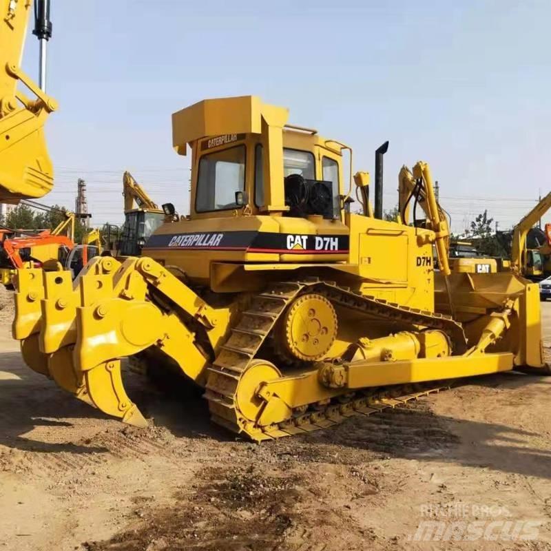 CAT D7H Telaketjupuskutraktorit