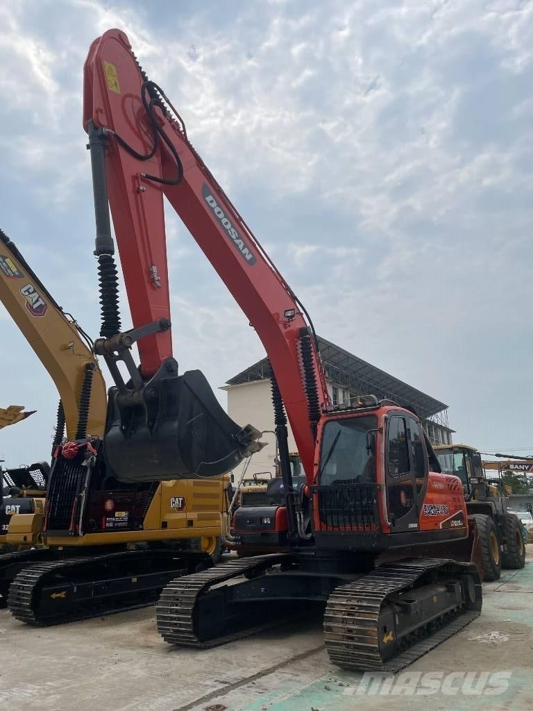 Doosan DX 225 LCA Telakaivukoneet