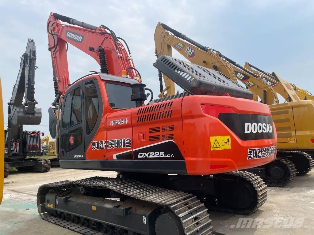 Doosan DX 225 LCA Telakaivukoneet