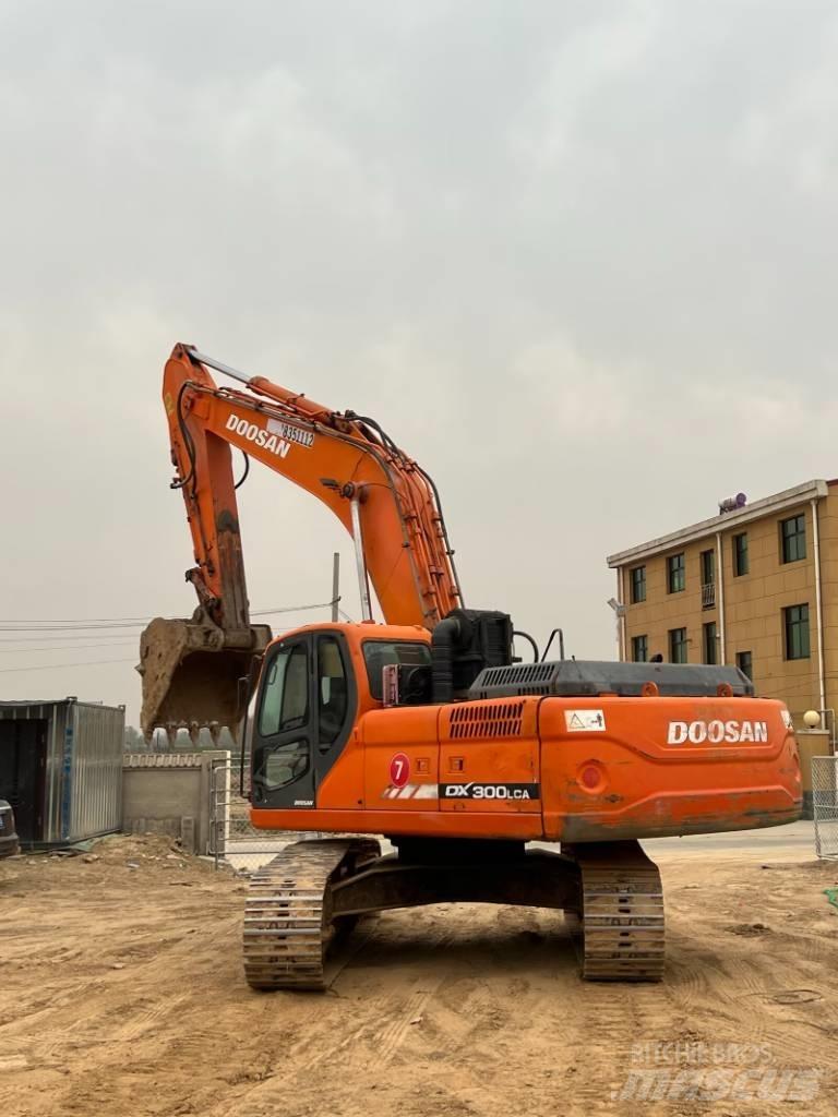 Doosan DX300LCA Telakaivukoneet