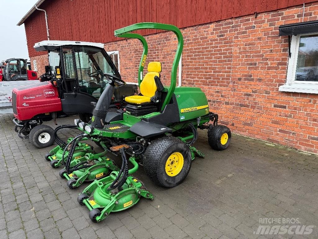John Deere 8800 Päältäajettavat ruohonleikkurit