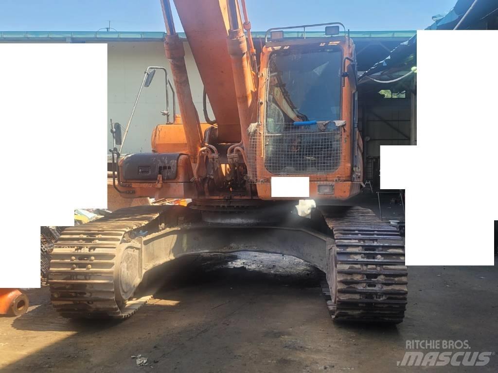 Doosan DX 300 LCA Telakaivukoneet