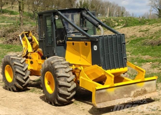 John Deere 640 Juontokoneet