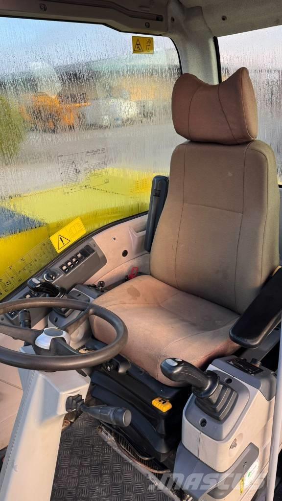 New Holland MH 2.6 Pyöräkaivukoneet