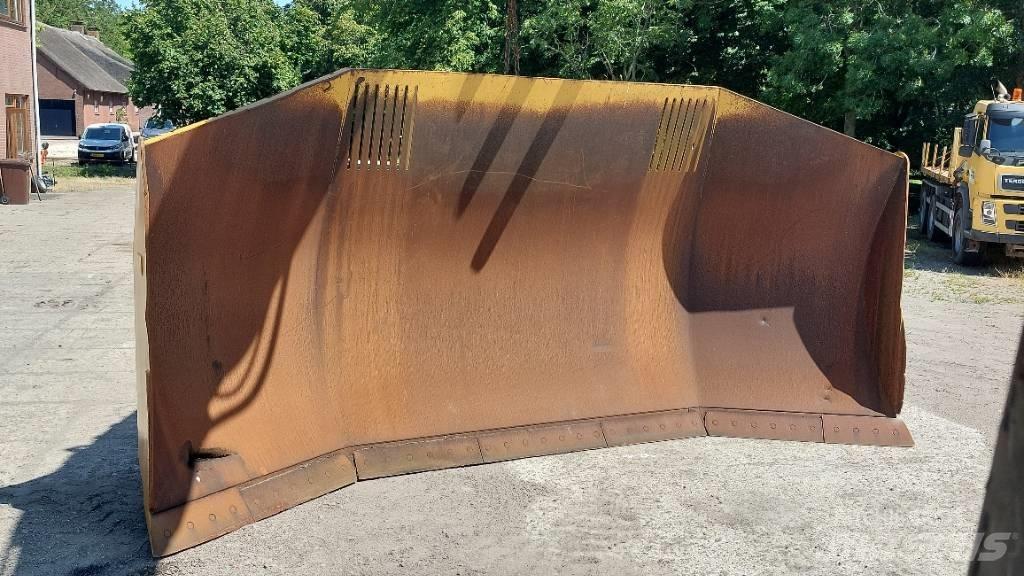 CAT D9T Telaketjupuskutraktorit